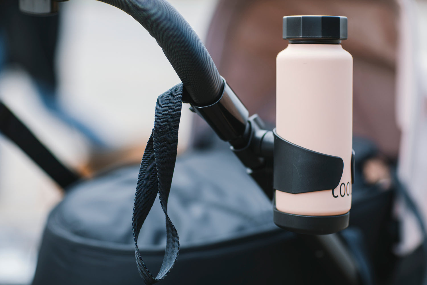 thule urban glide thule sleek cup holder